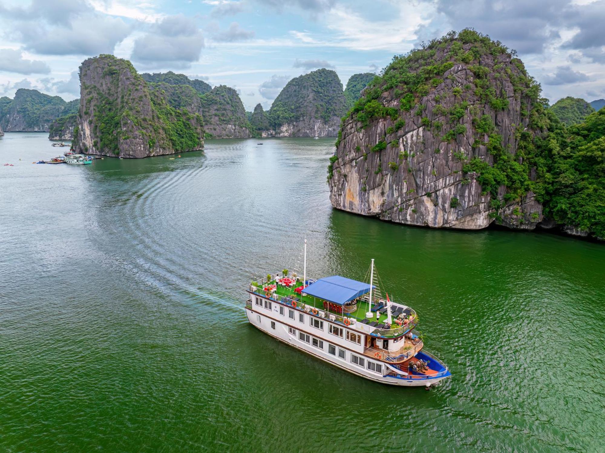 Hotel Sunlight Cruise Ha Long Esterno foto