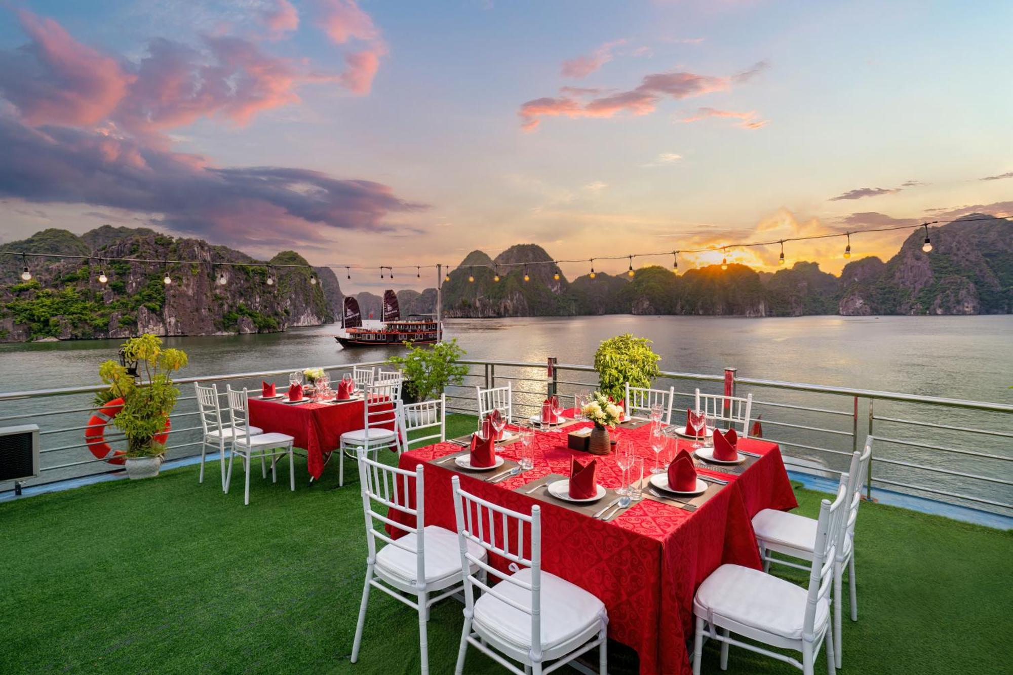 Hotel Sunlight Cruise Ha Long Esterno foto