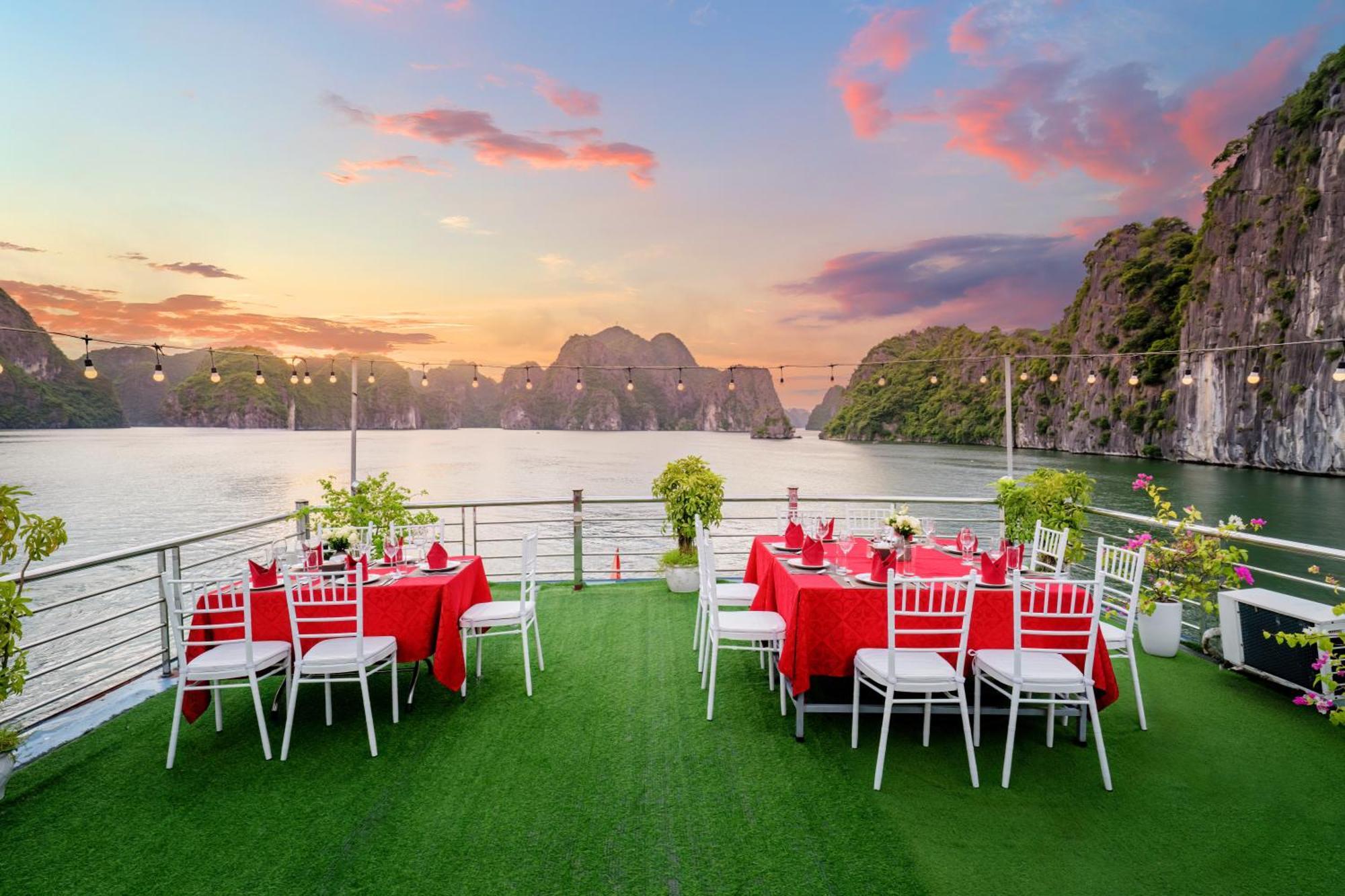 Hotel Sunlight Cruise Ha Long Esterno foto